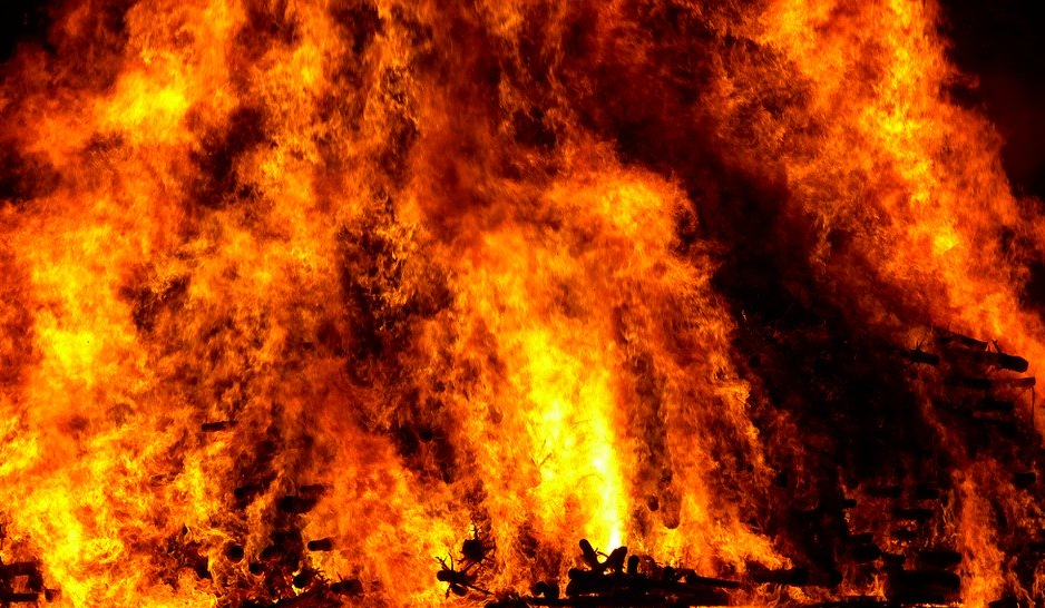 Tien jaar cel voor uitlokken brandstichting en handel in drugs en vuurwapens