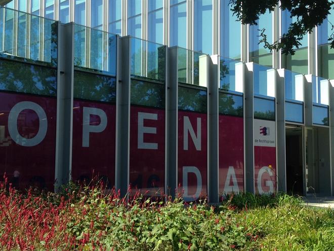 Gerechtsgebouw Zwolle met de tekst: Open dag