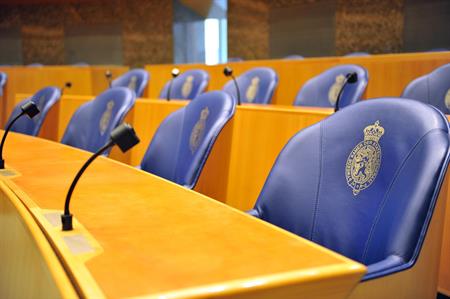 Verbod en ontbinding politieke partijen moet worden getoetst door meerdere instanties