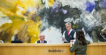 Bij de bode van de bodebalie