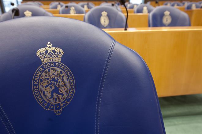 illustratieve afbeelding van een Tweede Kamerstoel