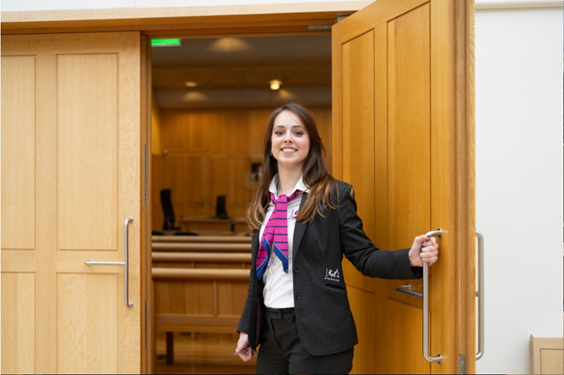 Bij de bode van de bodebalie