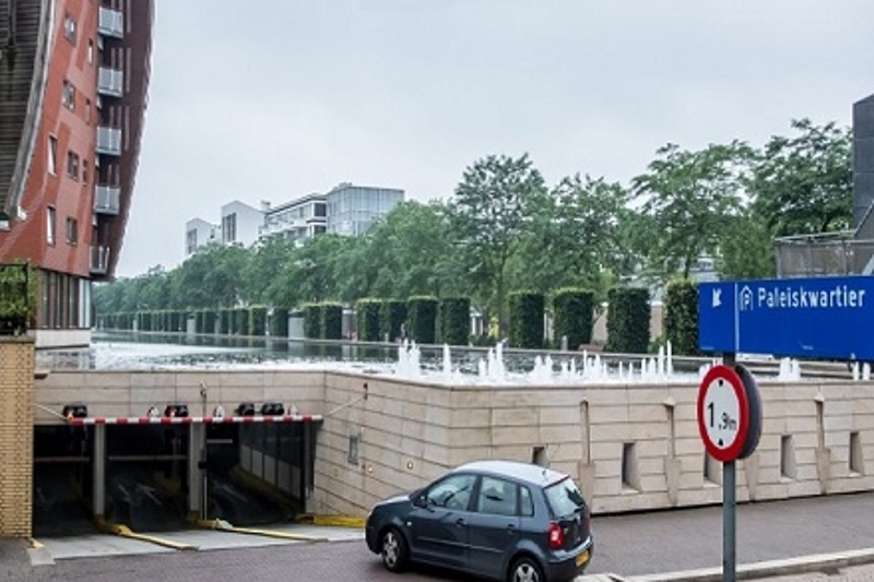 Voorkant van de parkeergarage