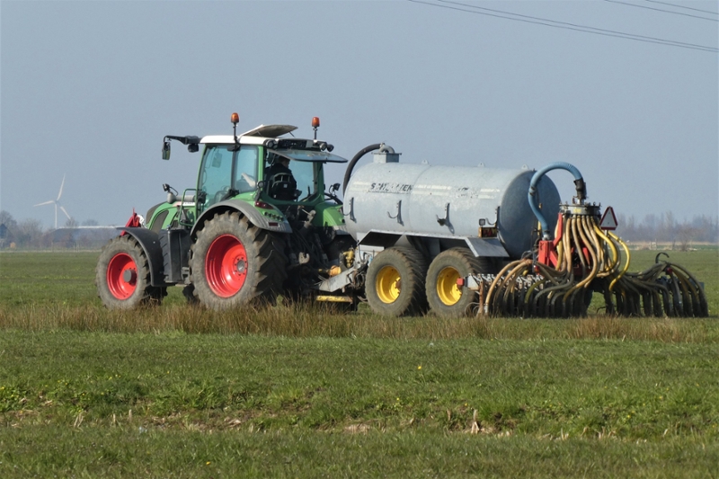 Tractor en giertank. Afbeelding ter illustratie