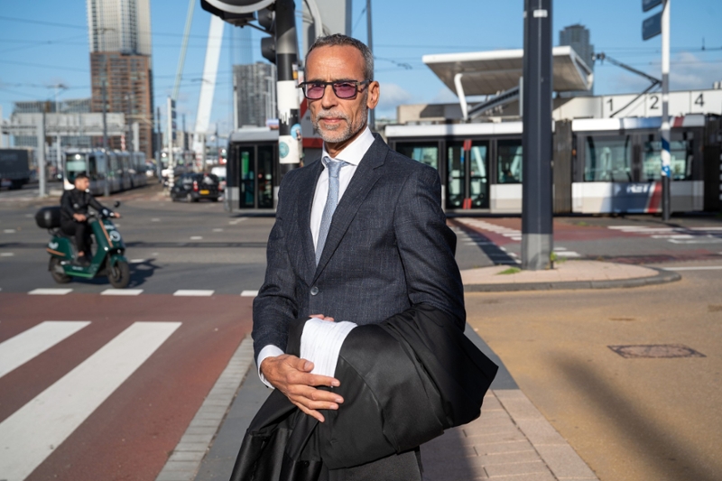 Politierechter Boek bij de Erasmusbrug in Rotterdam