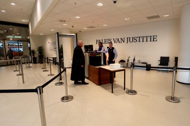 Rechtbank van binnen (Hoofdingang)