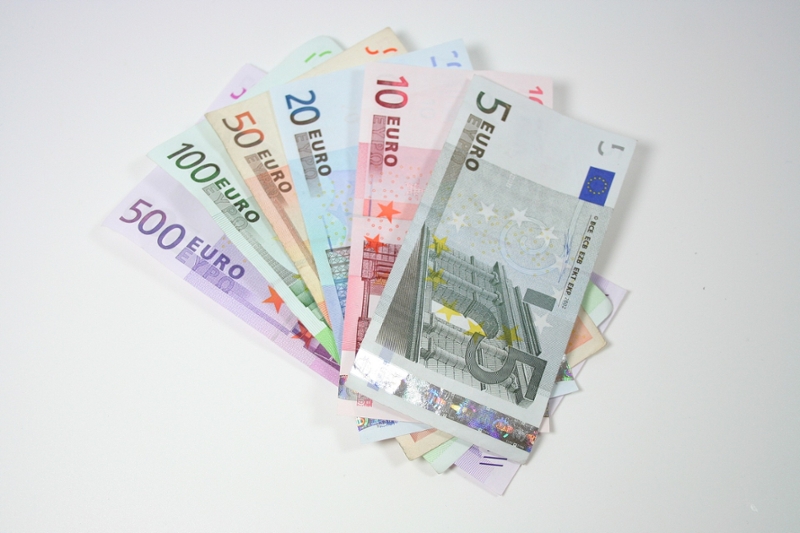 illustratieve afbeelding van geld