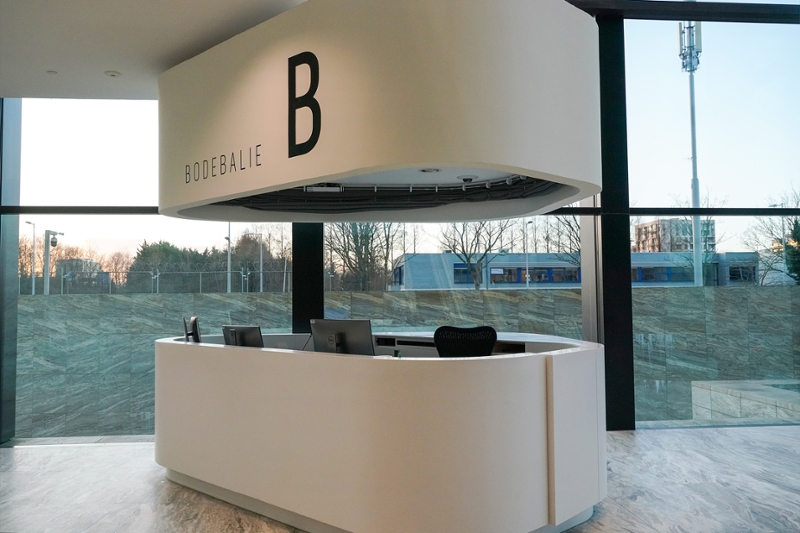 Bij de bode van de bodebalie