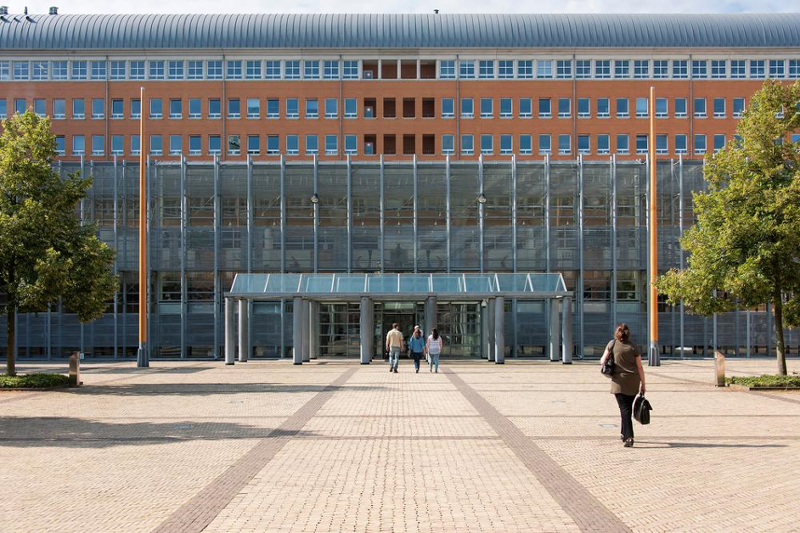 Vooraanzicht van het Paleis van Justitie in 's-Hertogenbosch