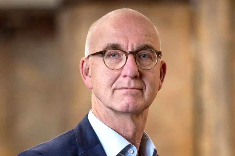 henk naves serieus
