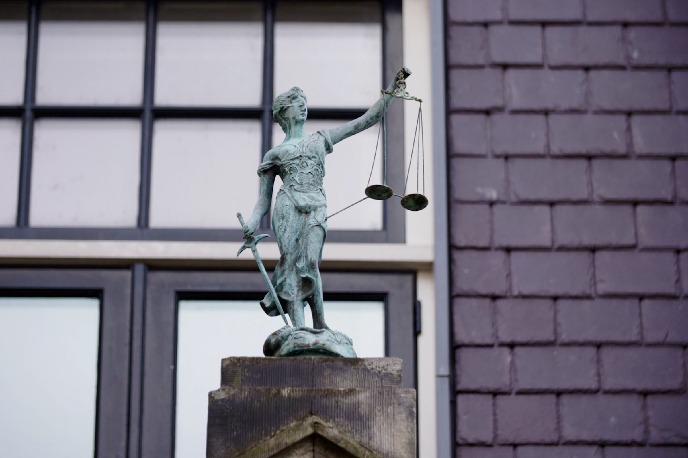 Pakketbezorger veroordeeld voor aanranding minderjarig meisje